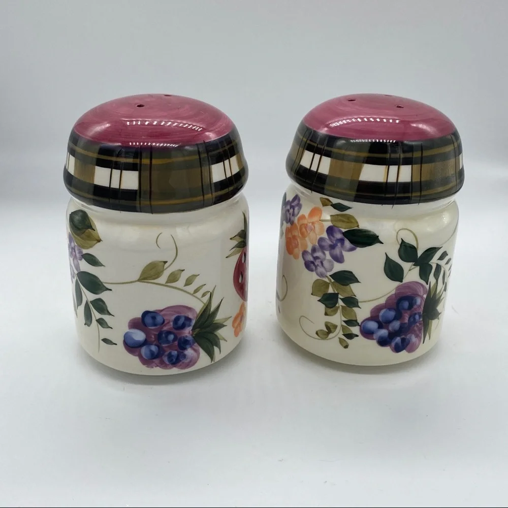 Salt‎ & Pepper Set Strawberry Plaid by ONEIDA